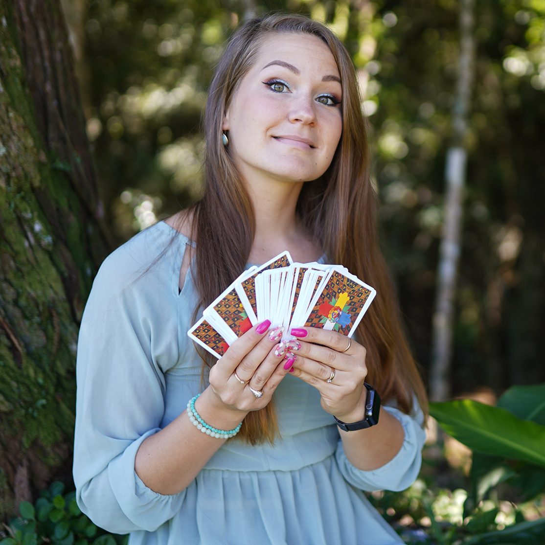 The keys of loving living, kirjalliset kattavat tarot tulkinnat anni pöyhiä